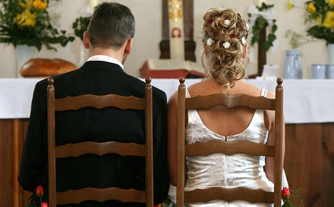 Newly-weds auction off wedding night sex