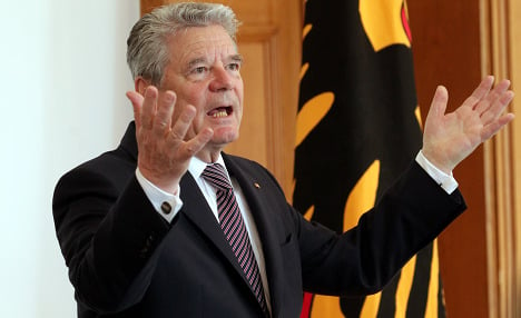 President Gauck delays EU bailout approval