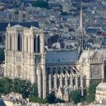 Paris landmarks attract tourist hoardes