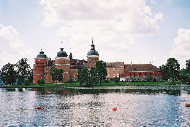 Gripsholm Castle in Mariefred<br>Gripsholm Castle, on the shores of Lake Mälaren, has its origins in the time of Sweden's first king, Gustav Vasa.Photo: Nigel's Europe/ Flickr (file)