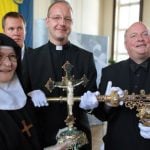 Thief returns anti-Nazi bishop’s treasures
