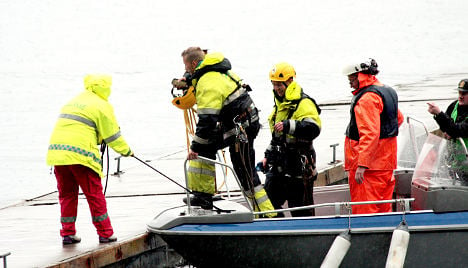 Workers safe after high-wire fjord rescue