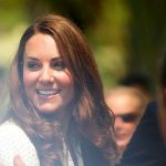 French magazine hands over topless Kate pics