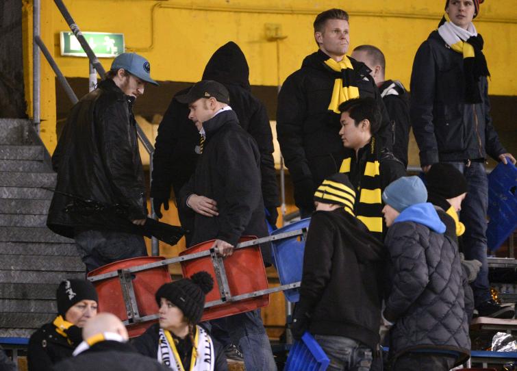 Fans take chairs from Råsunda Stadium final matchPhoto: Janerik Henriksson / Scanpix (File)