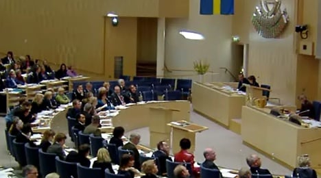 'Ban dual citizens from serving in the Riksdag'