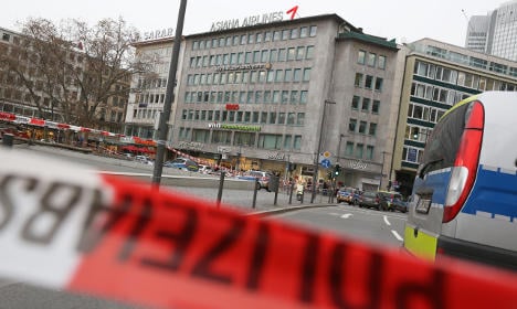 Police surround armed robber in Frankfurt