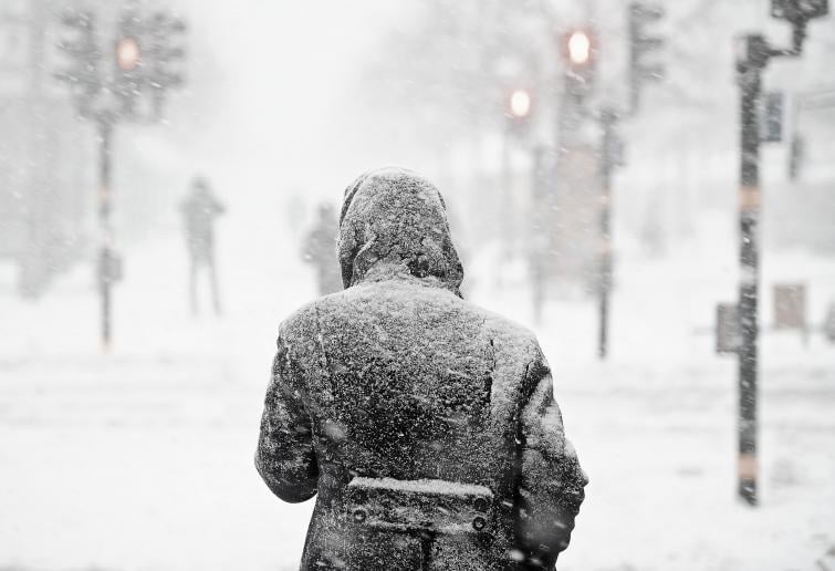 Stockholmers fighting the blizzardPhoto: Anders Wiklund/Scanpix