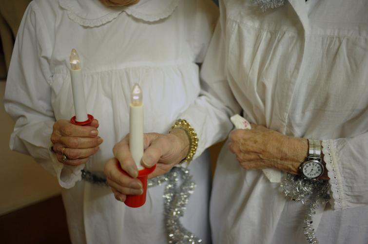 The Sankta Lucia singers hold the traditional candles<br>The Sankta Lucia singers hold the traditional candlesPhoto: Ann Törnkvist/The Local