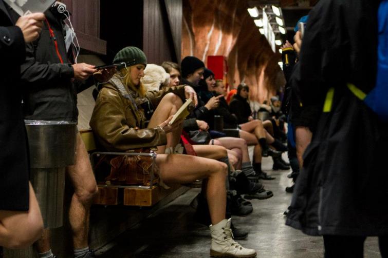 Swedes brace the chill in ‘no pants’ subway ride