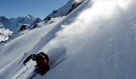 Search resumes for skier lost in Valais avalanche
