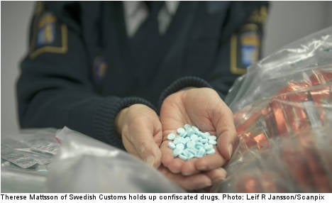 Drug seizures down as customs staff slack off