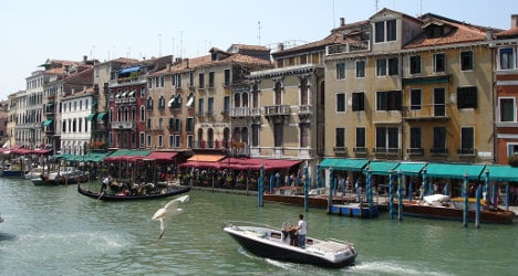 Motorboats go silent on Venice's Grand Canal