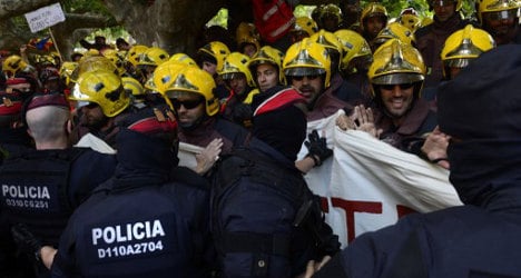 Firefighters scuffle with cops in Barcelona protest