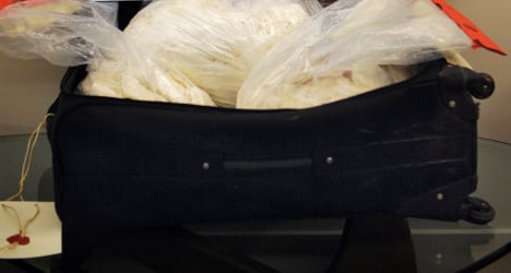 Holiday couple find 20kg of cocaine in suitcase