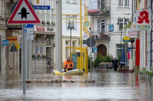 A man paddles through the city of Gera in the eastern state of Thuringia.Photo: DPA