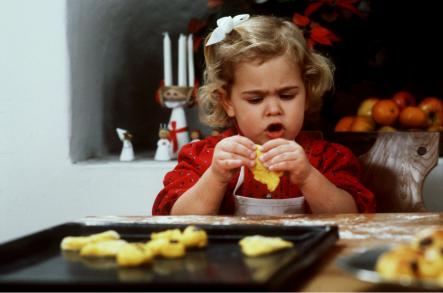 The princess and the cookie; Madeleine baking for Christmas in 1984.Photo: Anders Holmström/SCANPIX