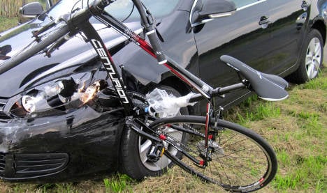 Bare-headed cyclists at 'some fault' for injuries