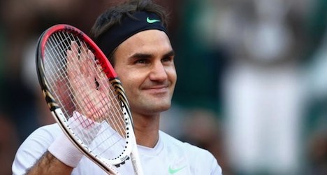 Federer heads to French Open quarter-finals