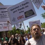 Spanish scientists march against spending cuts