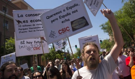 Spanish scientists march against spending cuts