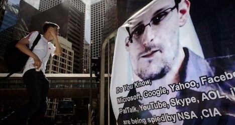 Snowden trashes 'racist Swiss' on chat site