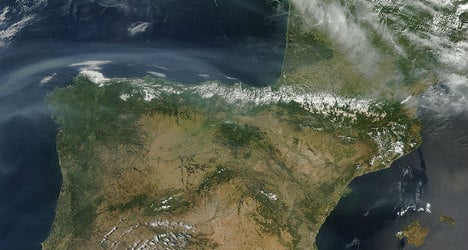 North American wildfires send smoke over Spain