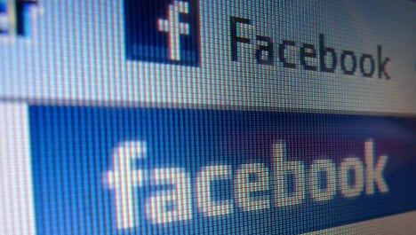 Italians spurn Facebook for personal contact