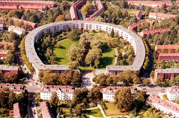 <i>Hufeisensiedlung</i> in NeuköllnPhoto: Wikimedia commons: Shaqspeare/Euroluftbild