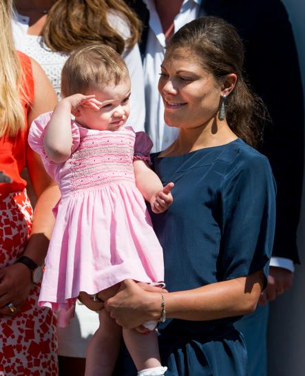 Princess Estelle in the arms of Crown Princess Victoria at Sollidenvägen with the royal family.Photo: Patric Söderström/Scanpix