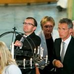 Defense Minister Grete Farmos, Foreign Minister Espen Barth Eide, refresh Minister Rigmor Aasrud ​​and Prime Minister Jens Stoltenberg light candles during the service.Photo: Heiko Junge / NTB Scanpix