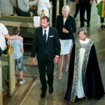 Crown Prince Haakon, Crown Princess Mette-Marit and Bishop Anne-May Grasaas leave the memorial service in Oslo Cathedral.Photo: Heiko Junge / NTB Scanpix