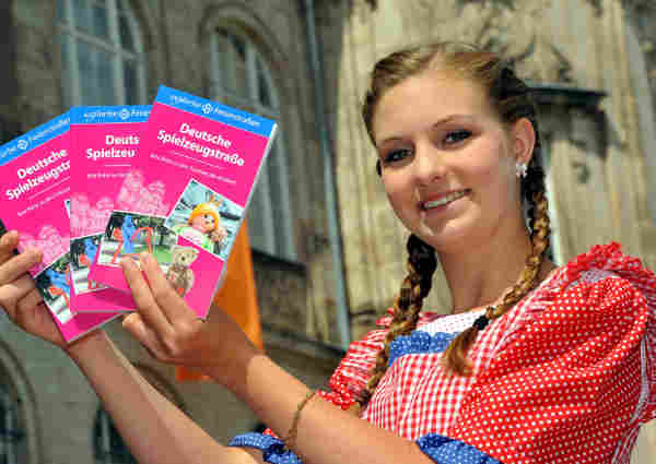 <b>Tour guide:</b> Tour guiding is a great way to get to know a new city and earn money. There are tour firms in the major German cities looking for English-speaking tour guides. Photo: DPA