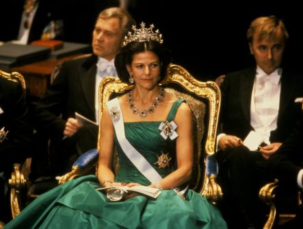 Every inch the Queen, Silvia looks resplendent in emerald green at the Nobel prize giving ceremony in 1987.Photo: Lasse Hedberg/Scanpix
