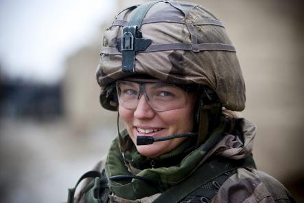 On patrol<br>A Swedish female soldier on patrol in Chahar Bulak in AfghanistanPhoto: Torbjörn F. Gustafsson/InfoS/Försvarsmakten