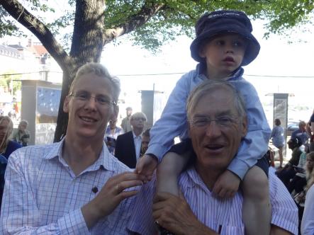 Raoul, 3, Fredrik, 33, and Lago, 69, Wernstedt are relatives of Raoul Wallenberg. Lago hopes that in the future more people will show up to the event: "They are not used to it, now."