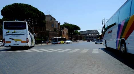 Rome diverts traffic to protect Colosseum