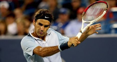 Federer comes from behind for Ohio advance