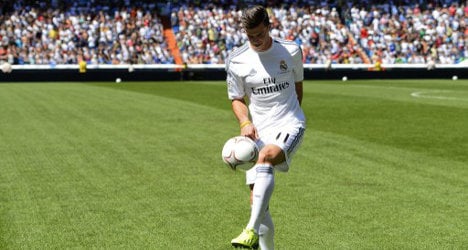 Gareth Bale meets hero Cristiano in Real training