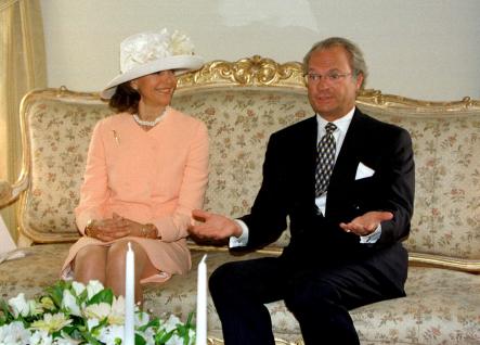 The king and queen meet Greek president Constantinos Stephanopoulos on a Swedish state visit to Greece in 1999.Photo: Anders Wiklund/Scanpix