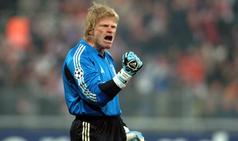 Kahn to gay footballers: 'Don't come out'