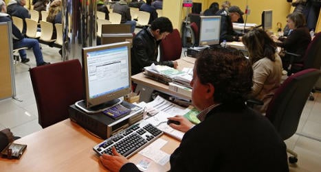 Thirty-one Spaniards find work in August
