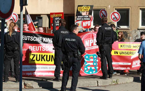 Neo-Nazi party must take down election posters