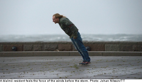 Swedes told to stay home as monster storm nears