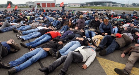 Slaughterhouse workers blockade French airport