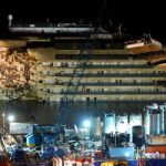 Oil rig ship planned to remove Concordia