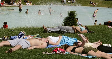 French get most days off but feel 'holiday-deprived'