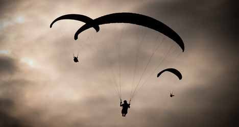 UK paraglider dies after mid-air heart attack