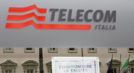 Telecom Italia eyes sell-offs to boost broadband