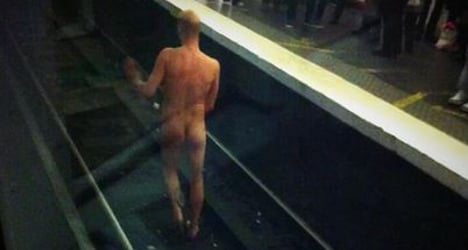 Mystery man takes naked stroll on Paris Metro