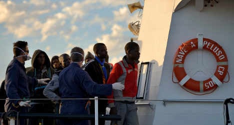 EU mulls Italy call to fight human traffickers